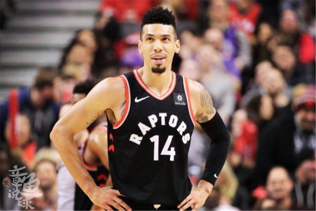 周琦为肘击道歉：我是下意识反应 不是故意的