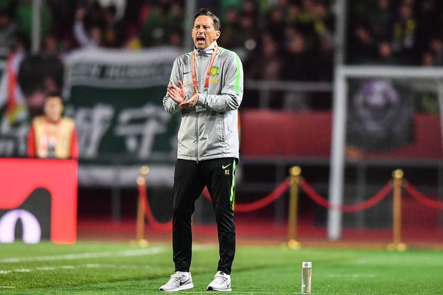 库里16分布朗尼5中1 勇士大胜湖人季前赛5连胜