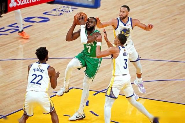 穆里尼奥：裁判视力和旁光能力一流 世界最好裁判
