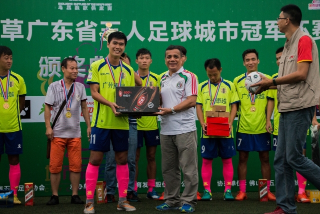 西甲-孔德破门 巴萨客场1-1战平赫塔菲